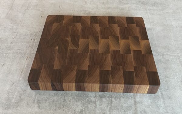 Walnut End Grain Chopping Board - Image 3
