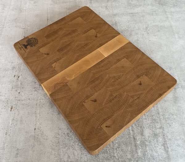 Oak and Maple End Grain Chopping Board - Image 7